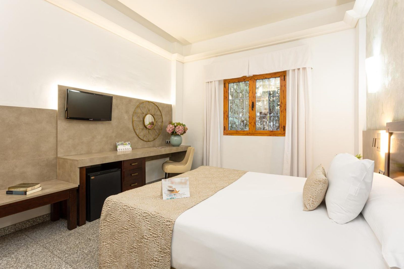 Hotel Plaza Del Castillo — photo 7